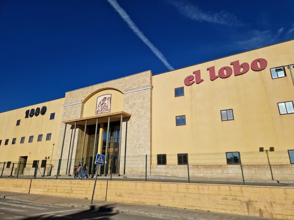 quien fabrica la marca blanca de turrones el lobo 1880