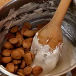 Elaboración del turrón casero de almendra, turrón sin huevo o turrón vegano