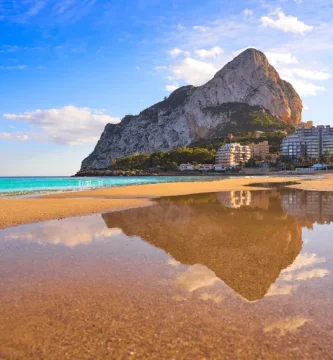 playa postiguet en la costa blanca