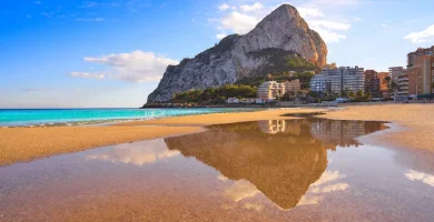 playa postiguet en la costa blanca