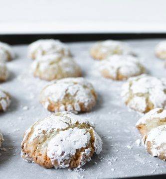Galletas de almendra estilo amaretti, fotografía ilustrativa del aspecto que pueden tener unos almendrados caseros