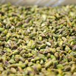 Pistachos naturales con cáscara, fruto seco empleado en cremas, turrones y repostería
