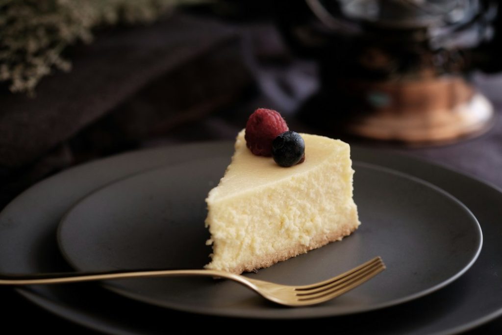 Tarta de queso servida, referencia ilustrativa para tarta de queso y turrón de Jijona