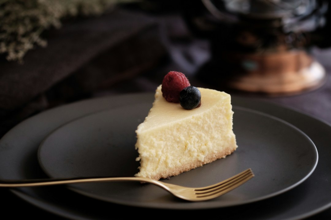 Tarta de queso servida, referencia ilustrativa para tarta de queso y turrón de Jijona