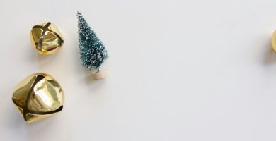 Campanas y elementos decorativos navideños