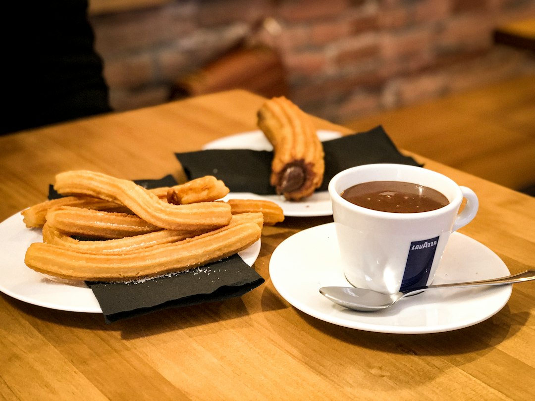Churros tradicionales y chocolate que inspiran esta tableta de turrón