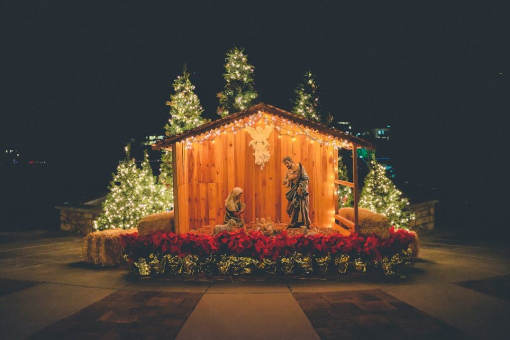 Decoración navideña tradicional iluminada