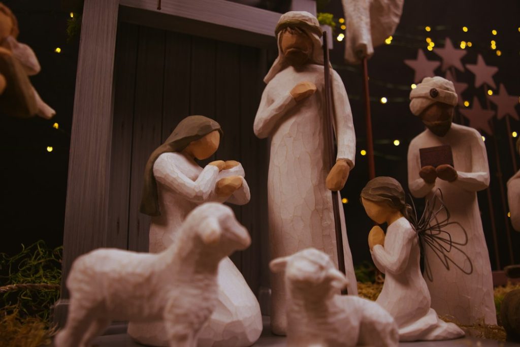 Decoración de Adviento en una iglesia