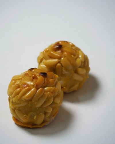 Empiñonadas - Piñonates o mazapán con piñones nacionales 15ud (300g aprox)